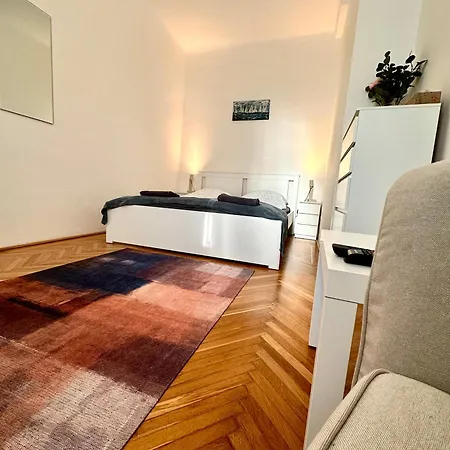 Апартаменты Paris Garden